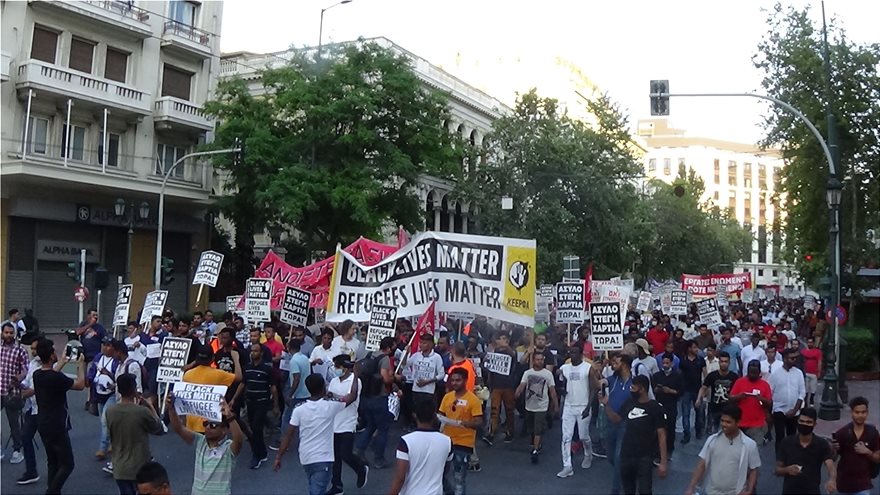 Συλλαλητήριο μεταναστών: Ζητούν ανοιχτά σύνορα, άσυλο και σπίτια για όλους στην Ελλάδα