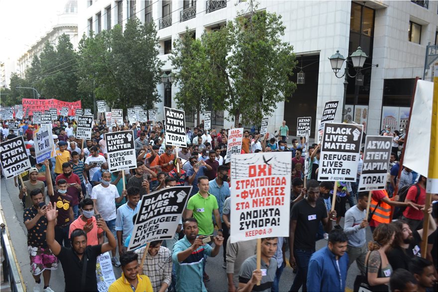 Συλλαλητήριο μεταναστών: Ζητούν ανοιχτά σύνορα, άσυλο και σπίτια για όλους στην Ελλάδα
