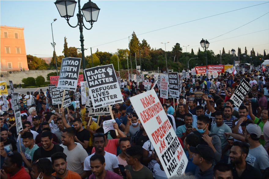 Συλλαλητήριο μεταναστών: Ζητούν ανοιχτά σύνορα, άσυλο και σπίτια για όλους στην Ελλάδα