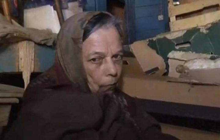 Κρατούσε την κόρη της φυλακισμένη για 26 χρόνια και την τάϊζε γατοτροφή