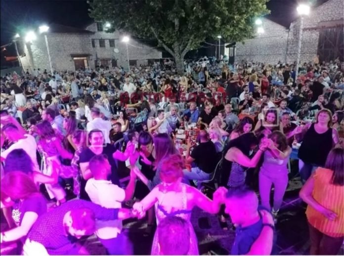 Τα «έσπασαν» μέχρι πρωϊας βουλευτές, δήμαρχοι και γιατροί σε κορωνo-γλέντι στην Αλίαρτο