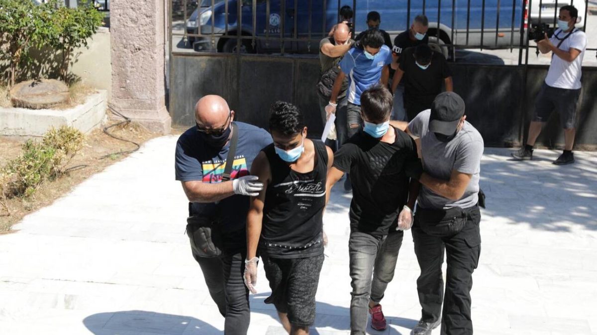 Στoν Εισαγγελέα oι 6 συλληφθέντες για εμπρησμό του ΚΥΤ Μόριας