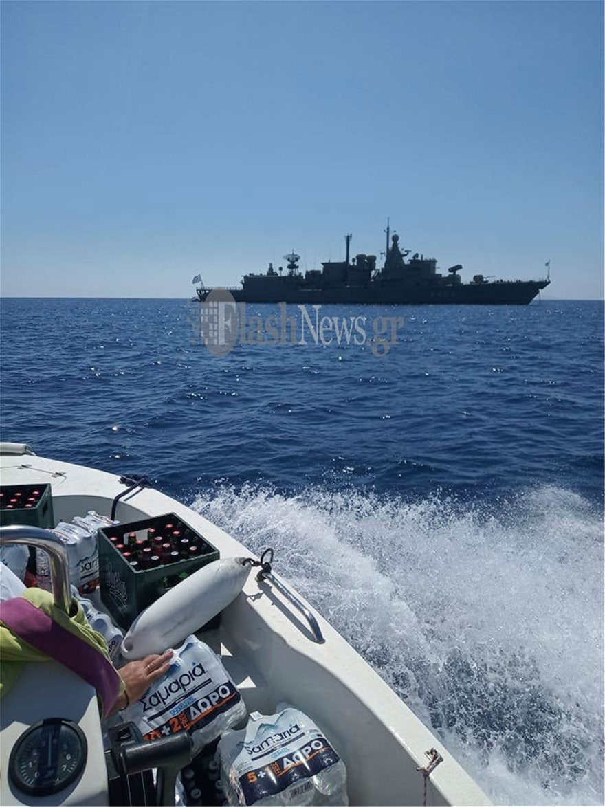 Σφακιανοί επιχειρηματίες έδωσαν τρόφιμα και νερά στη φρεγάτα «Νικηφόρος Φωκάς» 2 Σφακιανοί επιχειρηματίες έδωσαν τρόφιμα και νερά στη φρεγάτα «Νικηφόρος Φωκάς»