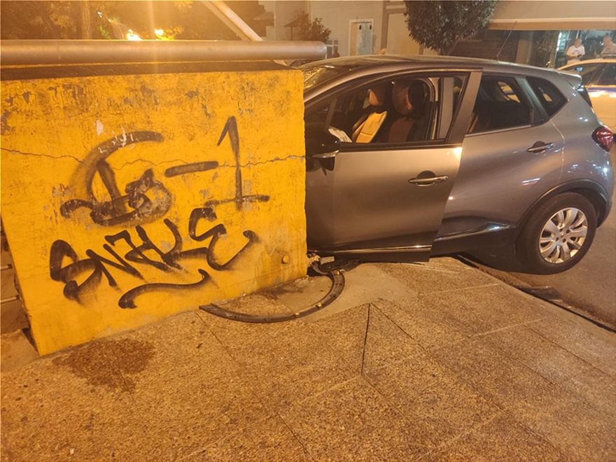 Σοβαρό τροχαίο στη Λάρισα: Δύο 16χρονα παιδιά παρασύρθηκαν από όχημα και εκτινάχθηκαν από τη γέφυρα Αλκαζάρ