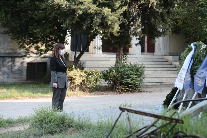 Κατερίνα Σακελλαροπούλου: «Το Πολυτεχνείο μας διδάσκει ότι η Δημοκρατία απαιτεί αρετή και θυσίες»